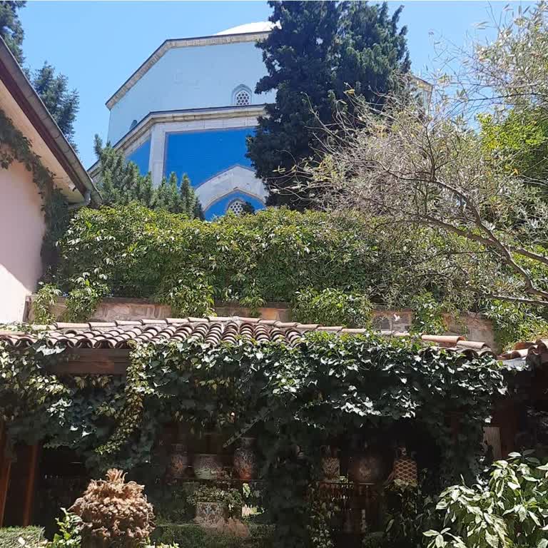 Ezan Sırasında Müzik Sesinin Kısılmaması Rahatsız Etti