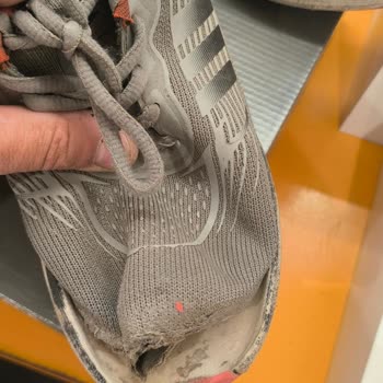 FLO Mağazasından Alınan Ayakkabılar Kısa Sürede Deforme Oldu, Garanti Kapsamı Dışında Bırakıldı