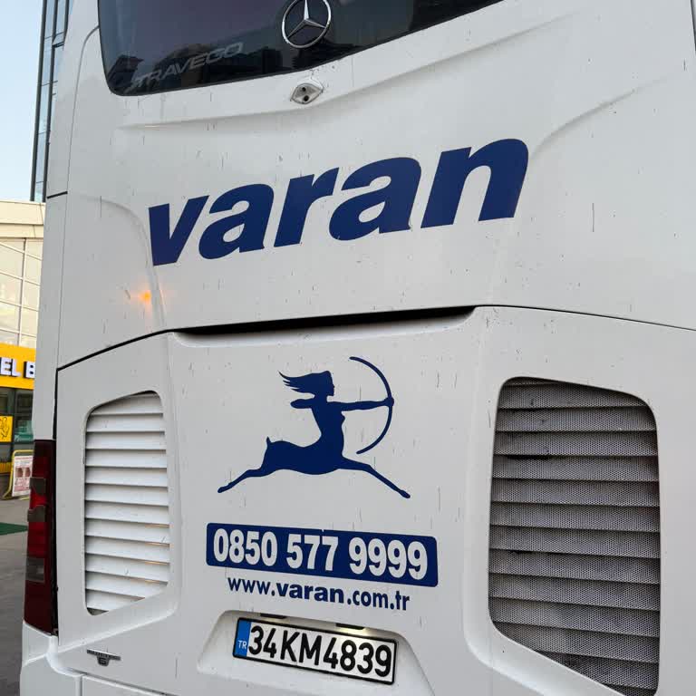Otobüste Kaba Çalışanlar Ve Yolculara Özel Ayrıcalıklar Yaşattı