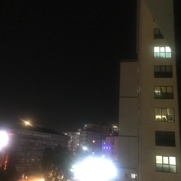 Galatasaray Jimnastik Kulübü Yakacık 'ta Tabelalar Sokağı Aydınlatıyor