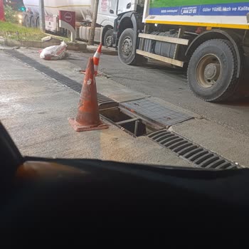Petrol Ofisindeki Açık Izgara Araç Hasarına Neden Oldu