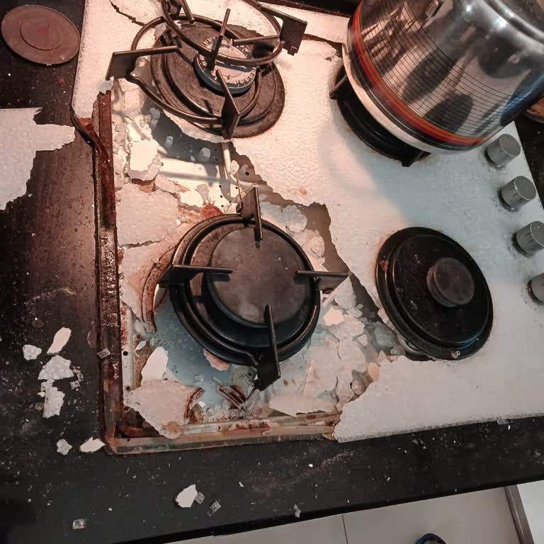 Cam Ankastre Ocak Patladı: Güvenlik Riski Ve Yaralanma Tehlikesi Yaşadık