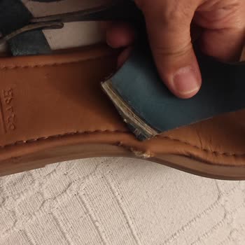 Aldığım Sandaletler Hem Kusurlu Hem Sağlıksız Çıktı