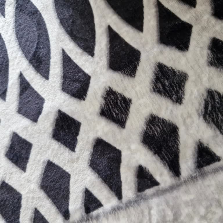 Nevra Halı'dan Aldığım Halının Rengi Yanlış Geldi, İade Talebim Reddedildi