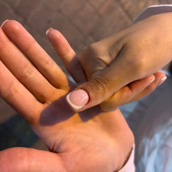 Nisa Çetin'de Yaptırdığımız Tırnaklar Facia