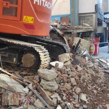 İnternet Hattı Yıkım Nedeniyle Kesildi, Bilgilendirme Ve Çözüm Yok