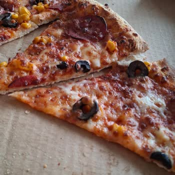 Domino's Pizza Siparişimde Gelen Pizzanın İnceliği Ve Lezzet Sorunu