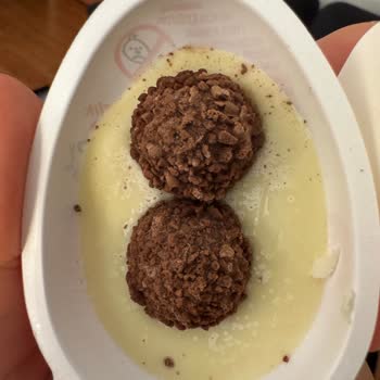 Sürpriz Yumurtada Küfe Benzer Maddeyle Karşılaştım