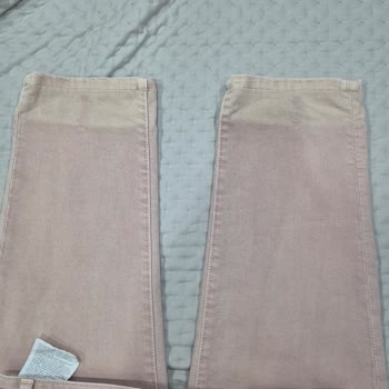 Zara pinker Jeans verfärbt sich trotz Schatten-Trocknung, ich fordere Rückerstattung!