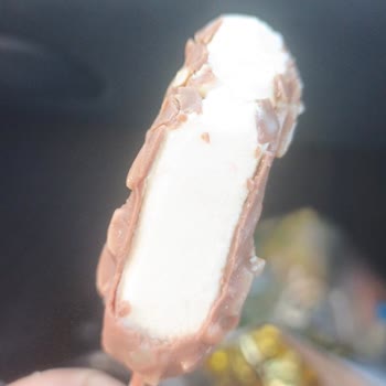 6er-Pack Magnum mit MHD 15.02.2026 war komplett verdorben, Geschmacklos, alles weggeworfen!