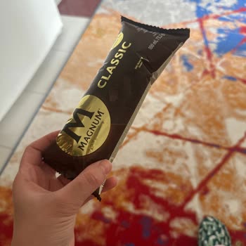 Ungeöffneter Magnum blähte sich im Tiefkühler stark auf, trotz gültigem MHD!