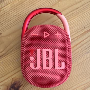 JBL Clip 4 Hoparlörümün Silikonları Sökülüyor, Ürün Eski Görünüyor