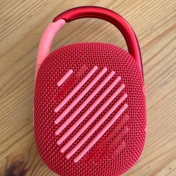 JBL Clip 4 Hoparlörümün Silikonları Sökülüyor, Ürün Eski Görünüyor