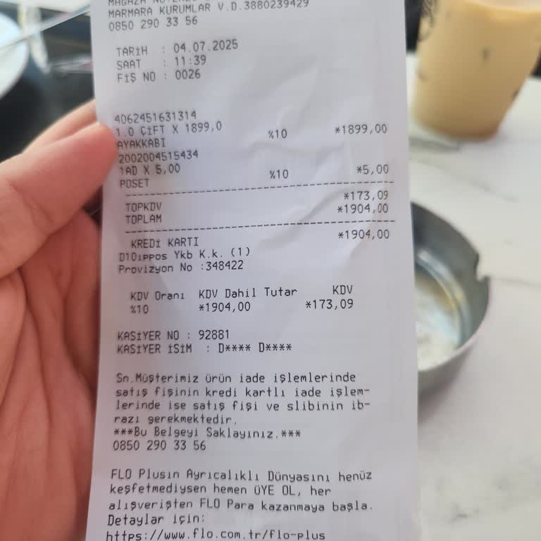 FLO Mağazasında İlgisizlik Ve Bekletilme Can Sıkıcıydı