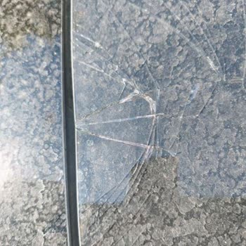 Tesla Tavan Camı Çatladı Servis Geri Dönüş Yapmıyor