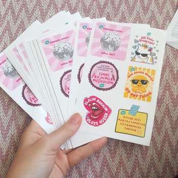 Eksik Ürün Yerine 25 Adet Sticker Gönderdiler Paramı Da İade Etmediler