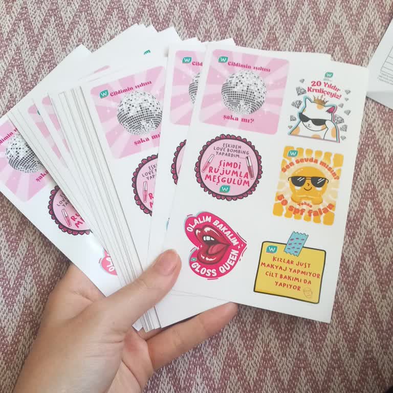 Eksik Ürün Yerine 25 Adet Sticker Gönderdiler Paramı Da İade Etmediler