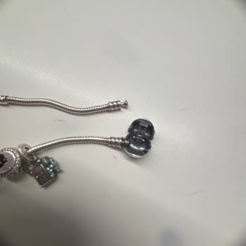 Pandora Bileklik Ve Figürüm Kısa Sürede Karardı