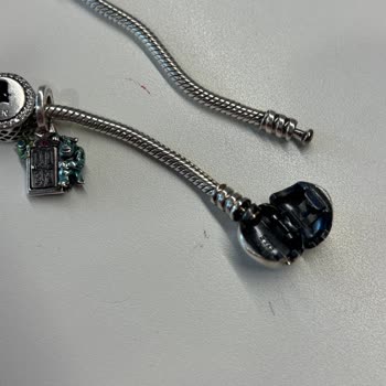 Pandora Bileklik Ve Figürüm Kısa Sürede Karardı