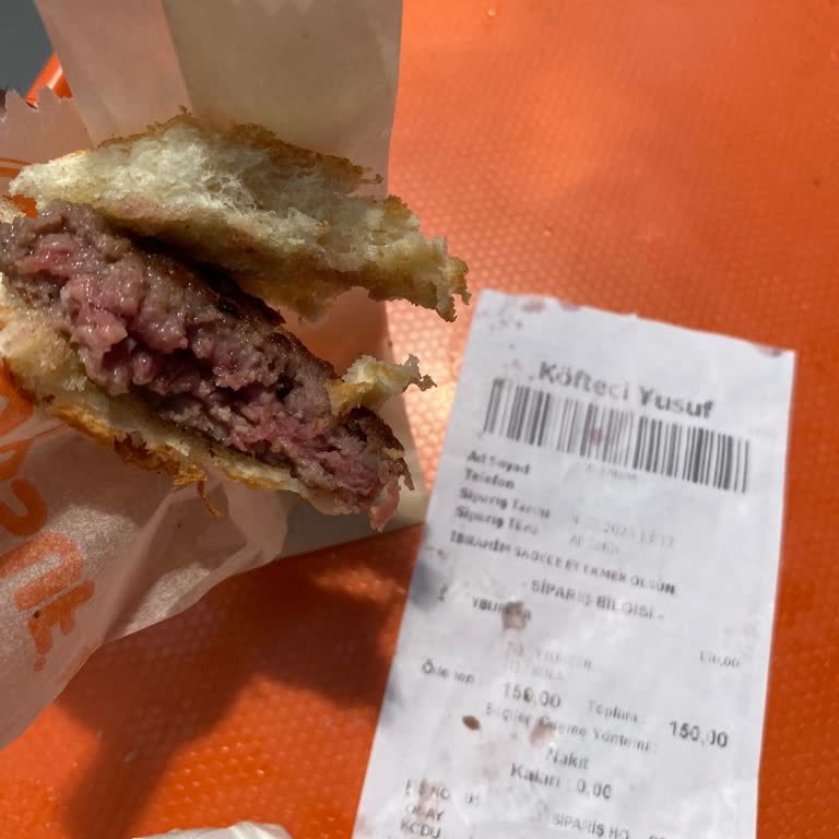 Ümraniye Meydan Köfteci Yusuf'ta İlgisiz Hizmet Ve Pişmemiş Köfte Sorunu