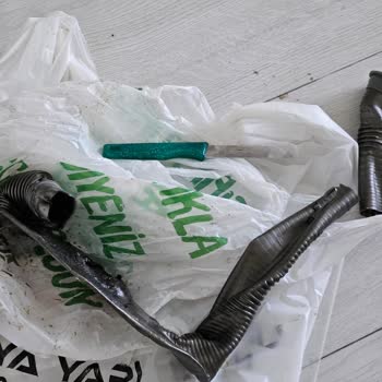 Lavabo Gider Açıcısı Plastik Ve Giysileri Eritti Ciddi Zarar Oluştu