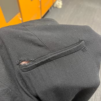 Zara'dan Aldığım Pantolonda Kısa Sürede Oluşan Yırtıklar