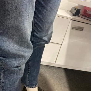 Mavi'den Alınan Kot Pantolonda Hızlı Diz İzi Oluşumu