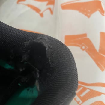 Garantisi Devam Eden Ayakkabının Yırtılması Ve Değişim Talebimin Reddedilmesi