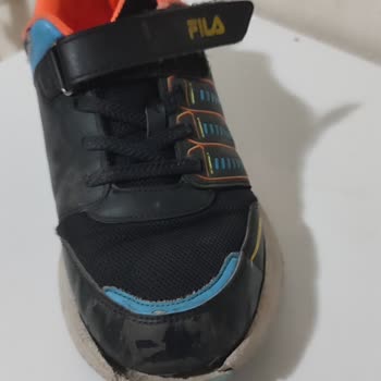 Ich kaufe Fila-Sportschuhe bei Deichmann, nach 2 Monaten kaputt