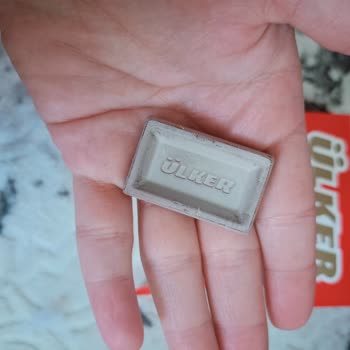 Aldığım Çikolatanın İçinden Beyaz Ve Bozuk Görünümlü Ürün Çıktı