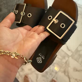 Deri Terlik İlk Kullanımda Ayağımı Yaraladı Müşteri Hizmetleri İlgisiz Kaldı