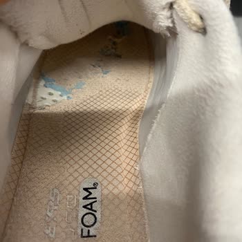 Skechers Ayakkabımın 2 Ayda Parçalanan Tabanı İçin Olumsuz İnceleme Sonucu