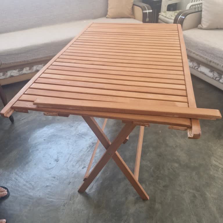 Kırık Masa Ve Eksik Sandalyelerle Gelen Siparişe Çözüm Sağlanmıyor