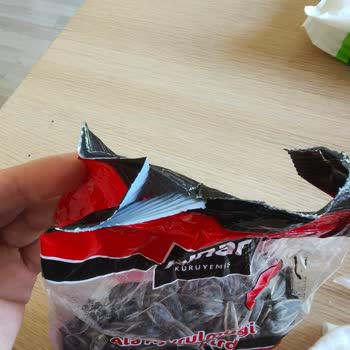 Pınar Kuruyemiş Ay Çekirdeği Paketinde Üst Ve Alt Yanların Açık Olması