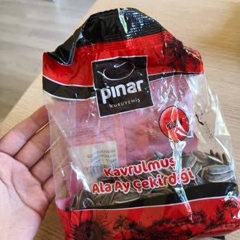 Pınar Kuruyemiş Ay Çekirdeği Paketinde Üst Ve Alt Yanların Açık Olması