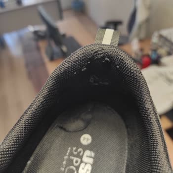 FLO'dan Alınan Ayakkabının İç Astarı Deforme Oldu, Ayağımda Yaralar Oluştu