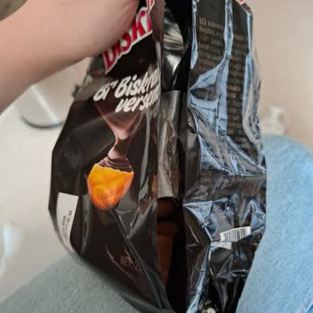 A101'den Aldığım Bisküvi Yırtık Ve Bantlanmış Çıktı