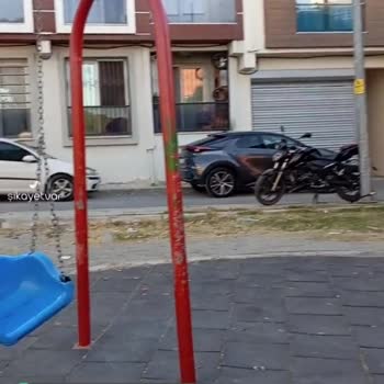 Buca Belediyesi Salıncaklar Ve Park Bakımsız