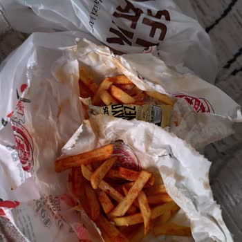 Öncü Döner 'de Deterjan Tadı Ve Dağınık Servis Hayal Kırıklığı Yarattı