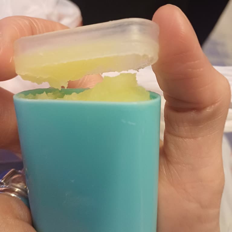 Aldığım Ürün Kapağa Yapışık Ve Kusurlu Çıktı Çok Pişmanım