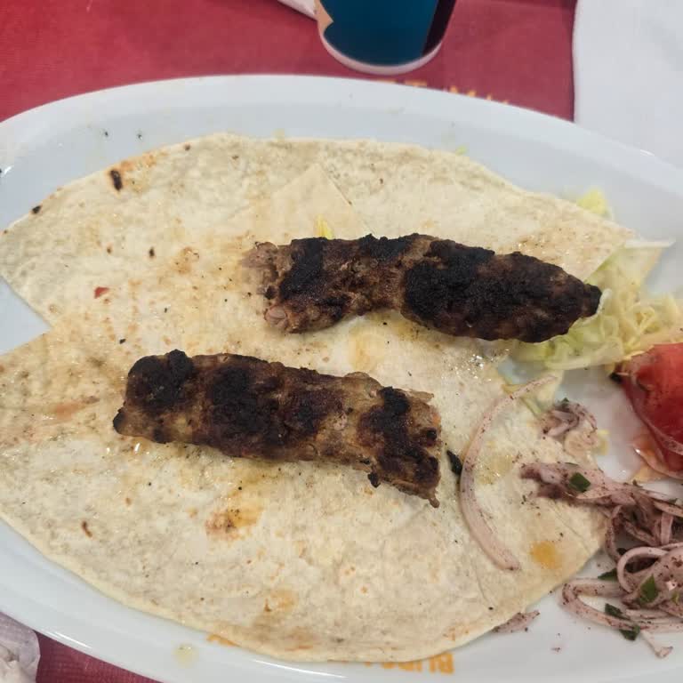Yanmış Ve Küçük Adana Kebaplar Müşteri Memnuniyetini Zedeliyor