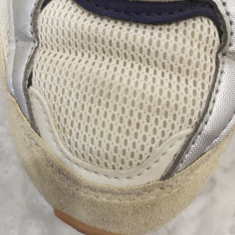 Aldığım Adidas Ayakkabıda Ses Ve Üretim Hatası Var, Mağaza İlgisiz