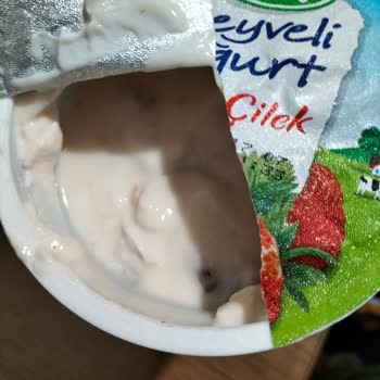 Bozuk Çilekli Yoğurt İle Karşılaştım, Bebeğime Yedirmeden Fark Ettim