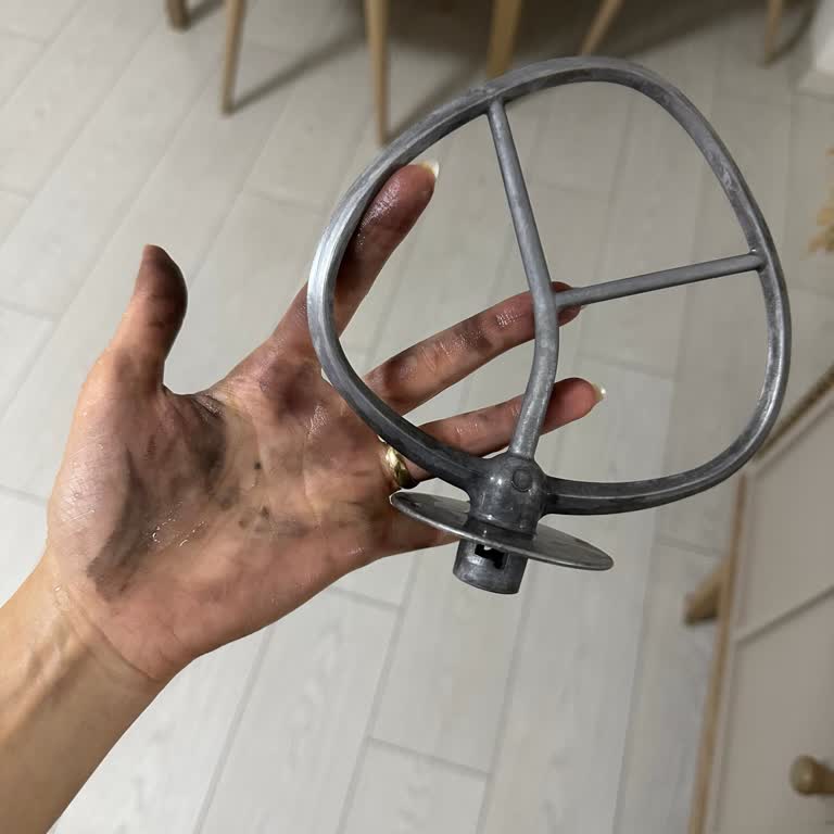 Hamur Yoğurma Makinesi Aparatlarından Akan Boya Sağlığımı Tehdit Ediyor