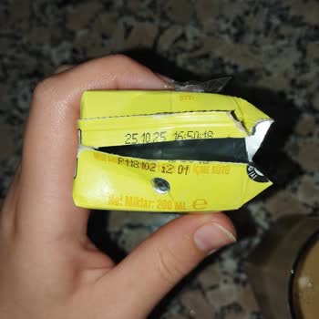 Muzlu Süt İçinden Katı Madde Çıktı: Sağlık Riski!