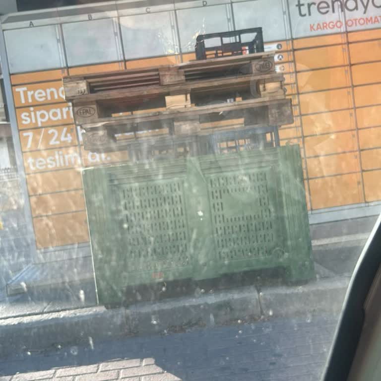 Kooperatif Çalışanlarının Otomat Önünü Kapatarak Kargolarıma Ulaşmamı Engellemesi