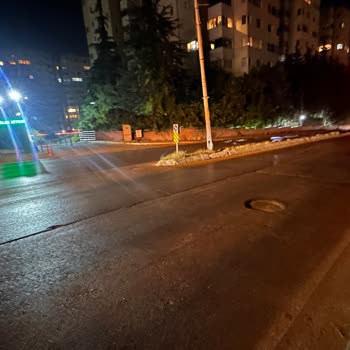İhlas Caddesi Sağlık Sitesi Önündeki Rögar Kapağı Tehlike Saçıyor
