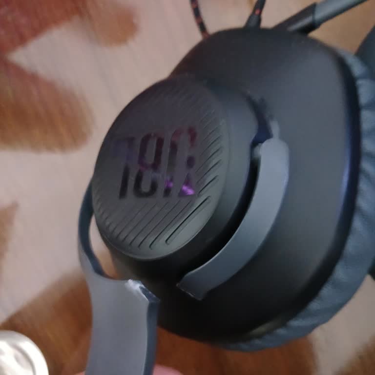 JBL Darbe Almadan Kırılan Kulaklık İçin Yardım Bekliyorum