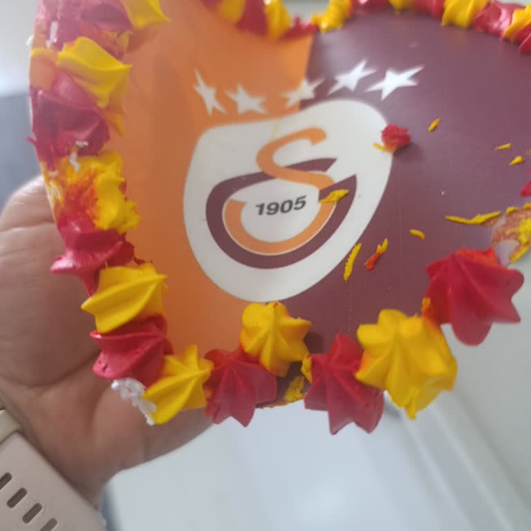 Doğum Günü Pastasında Hijyen Sorunu Ve Eksik Ürün Teslimatı