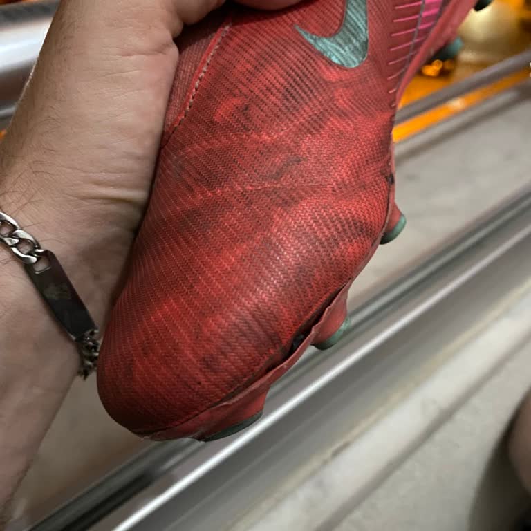 Nike Kramponunda Oluşan Yırtık İçin İade Talebim Reddedildi